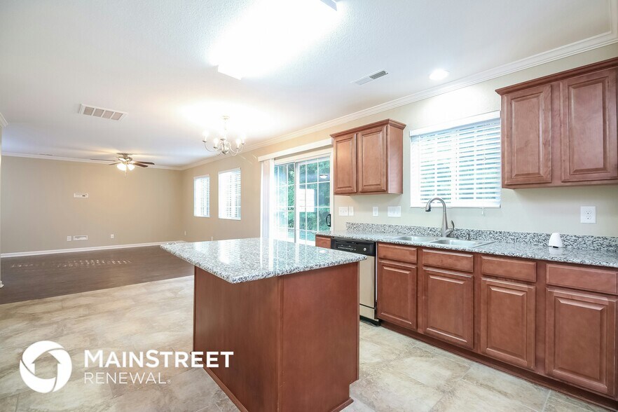 Building Photo - 305 Walnut Crossing Dr