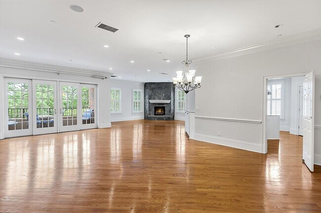 Building Photo - 3657 Peachtree Rd NE