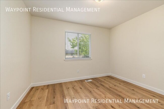 Building Photo - 1095 N Marsh Hawk Pl