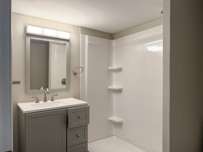 Building Photo - 1612 Maine