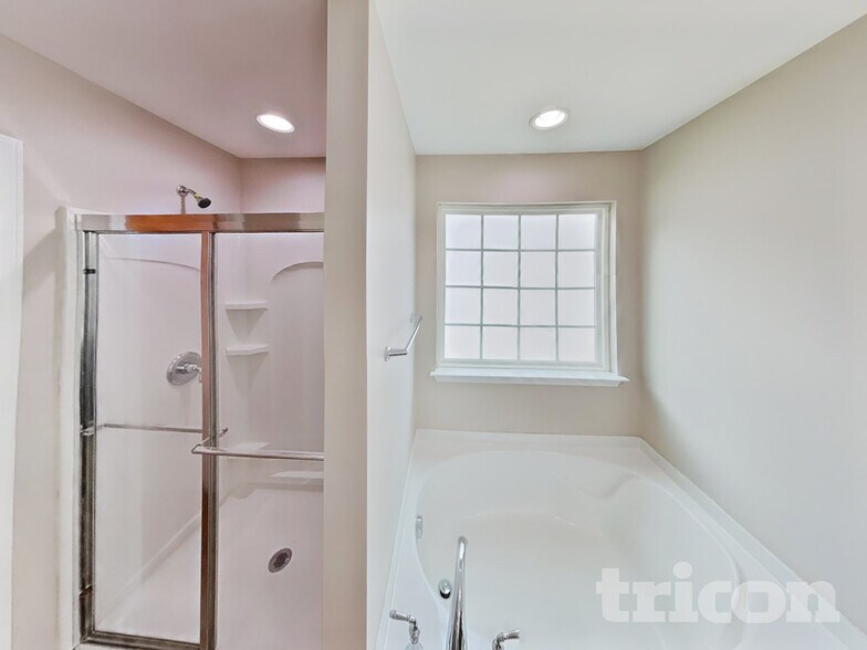 Building Photo - 5 Stanwick Ct