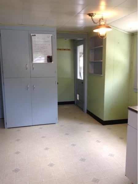 Building Photo - 2 bedroom, 1 bath Bungalow - Available Now!