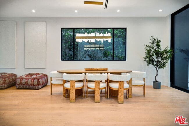 Building Photo - 15602 Morrison St