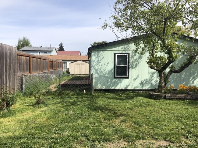 Building Photo - 167 W Rose St