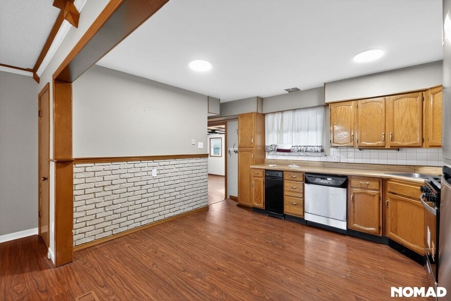 Building Photo - 1550 Moellering Dr