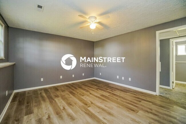 Building Photo - 3 Bedroom Pet-Friendly Home in COLUMBUS, OH with Main Street Renewal