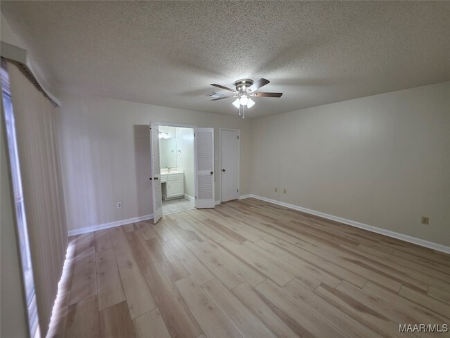 Building Photo - 4254 Lawnwood Dr