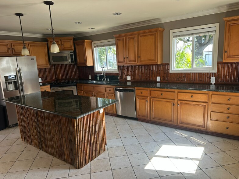 Building Photo - 2615 Armour Ln