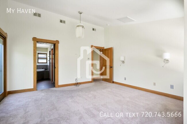Building Photo - 1121 S Williams St