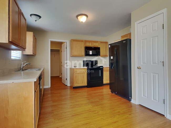 Building Photo - 6939 Sandbur Ct