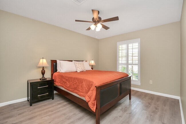 Building Photo - 9811 Rocktree Dr