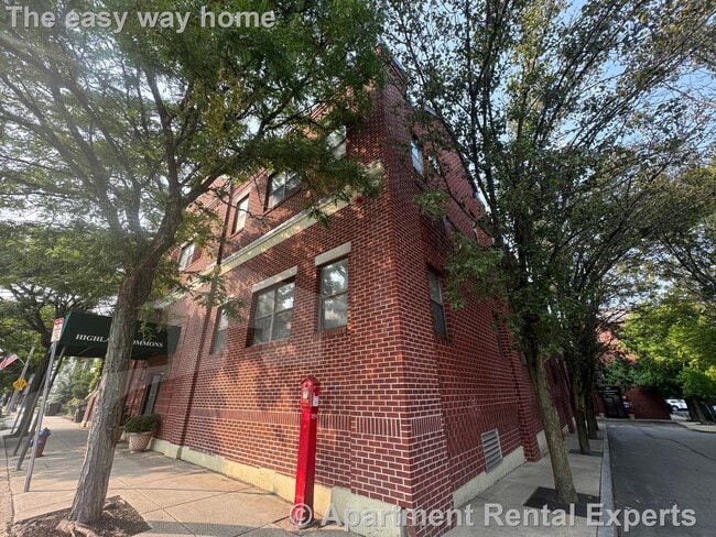 Building Photo - 373 Highland Ave