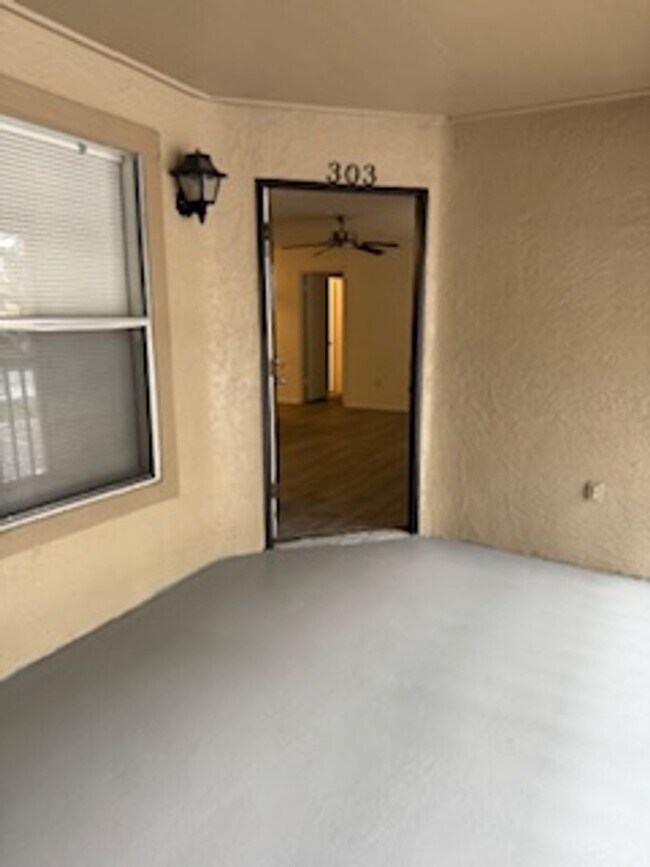 Building Photo - Landing - 974-303