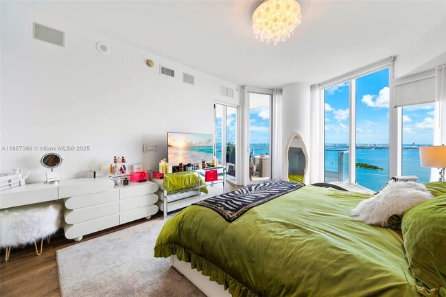 Building Photo - 2020 N Bayshore Dr
