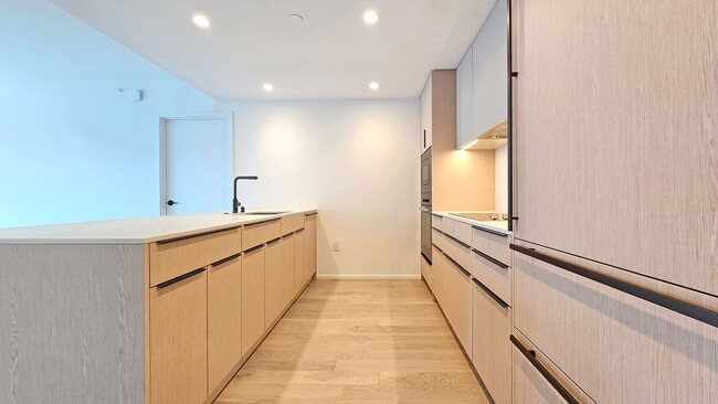 Building Photo - Stunning New 2BR Residence at The Park Ward Village