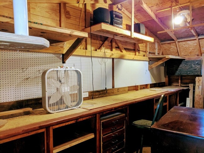 Building Photo - Spacious 3bdrm/2bth Home Located in a Well Established Neighborhood in Richmond's West End  Conve...