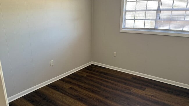 Building Photo - WINTER MOVE-IN SPECIAL: $500 OFF 1st MONTH'S RENT!**