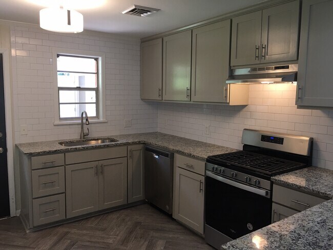 Building Photo - 2404 Spencer Ave