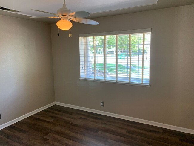 Building Photo - 203 Legacy Ln