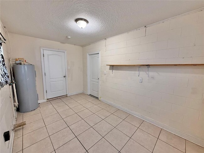 Building Photo - 2810 Flowertree Rd