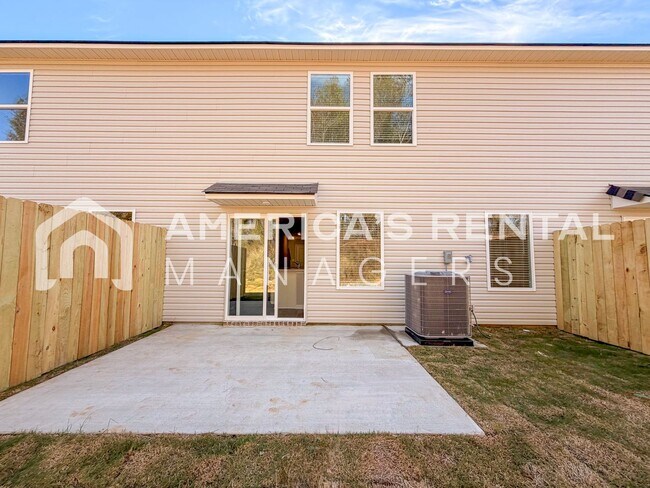 Building Photo - Bright and Spacious Lincoln Townhome for R...