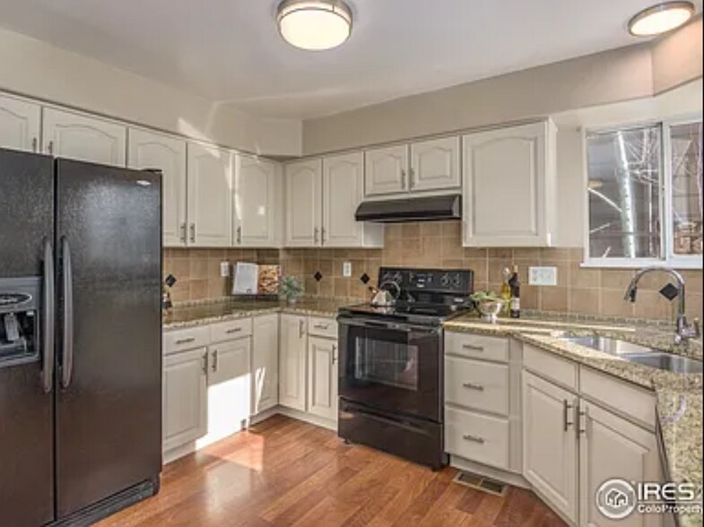 Building Photo - 1364 E Weldona Way