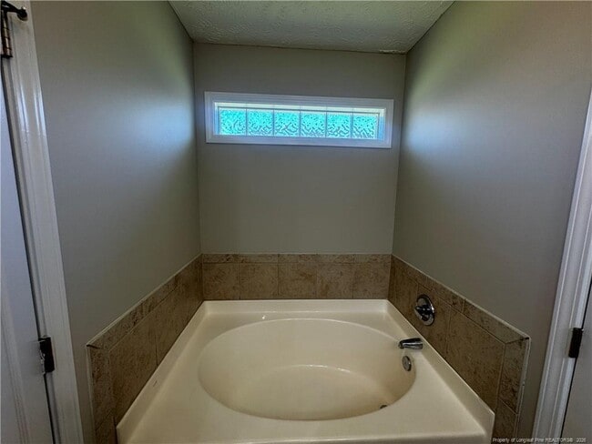 Building Photo - 2118 Queen Elizabeth Ln