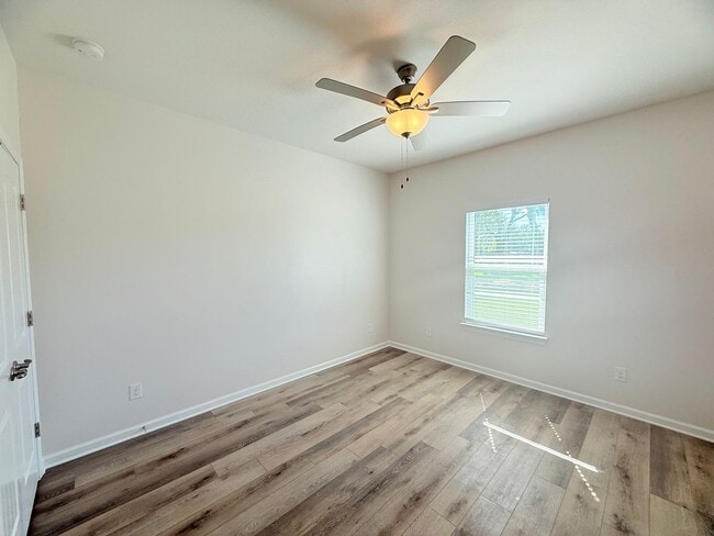 Building Photo - Charming 2 Bed/2 Bath Duplex