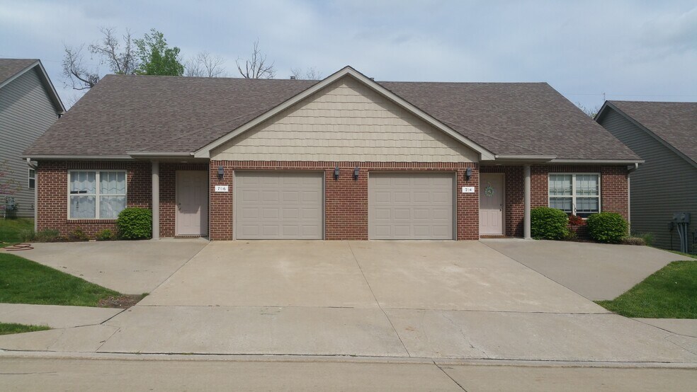 Building Photo - 704 Glenstone Dr