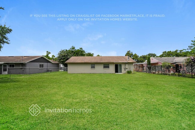 Building Photo - 7509 Willow Wisp Dr E