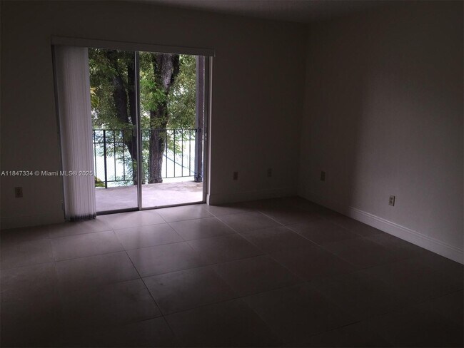 Building Photo - 10740 N Kendall Dr