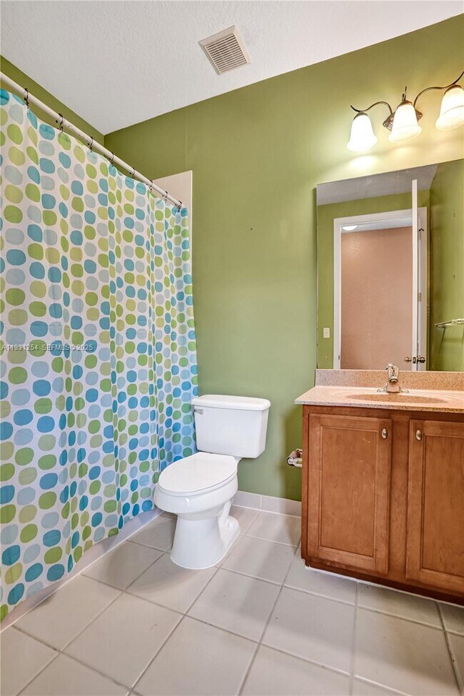 Building Photo - 2057 SE Avon Park Dr