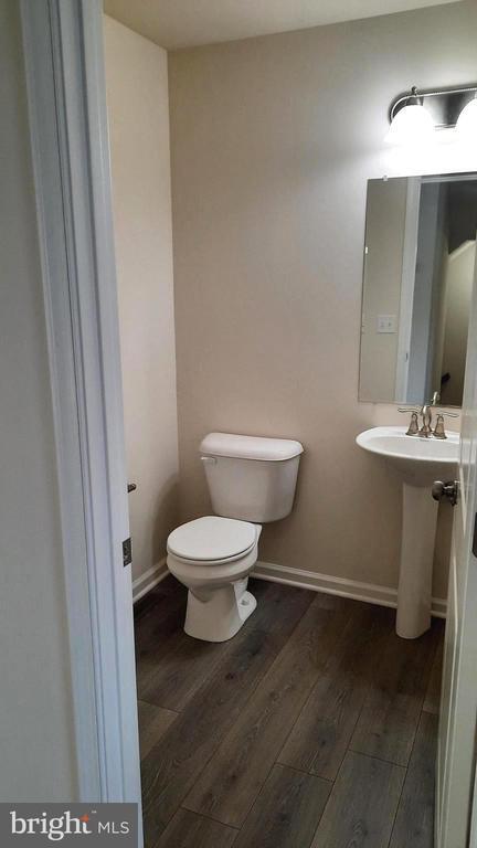 Building Photo - 936 Admiral's Quay Dr