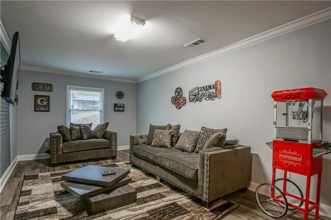 Building Photo - 2640 Casher Dr