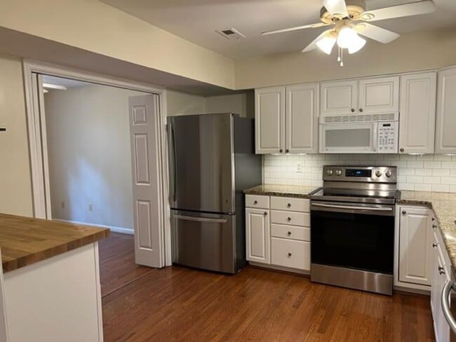 Building Photo - 1551 Woodcroft Dr