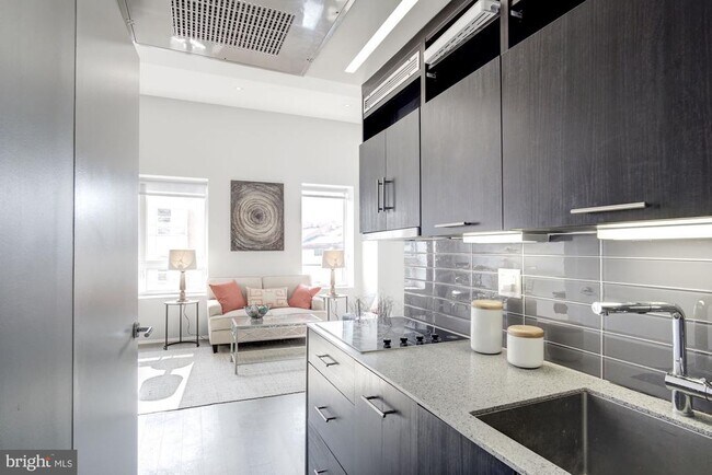 Building Photo - 2422 17th St NW