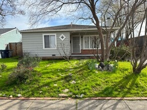 Building Photo - 3 Bed/1 Bath Home with Yard in Tahoe Park