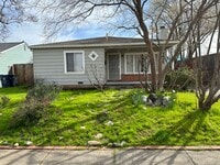 Building Photo - 3 Bed/1 Bath Home with Yard in Tahoe Park