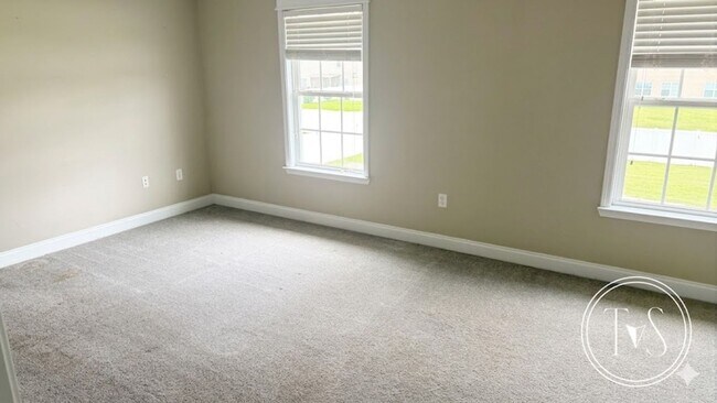 Building Photo - 709 English Oak Dr