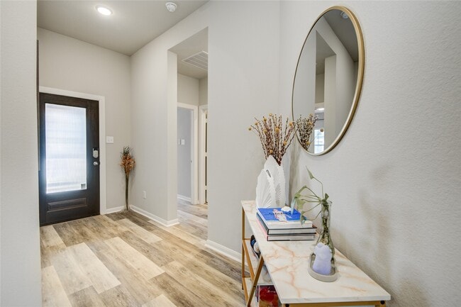 Building Photo - 2815 Torrey Pines Dr