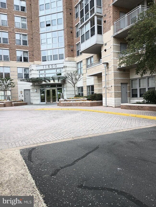 Building Photo - 11800 Sunset Hills Rd