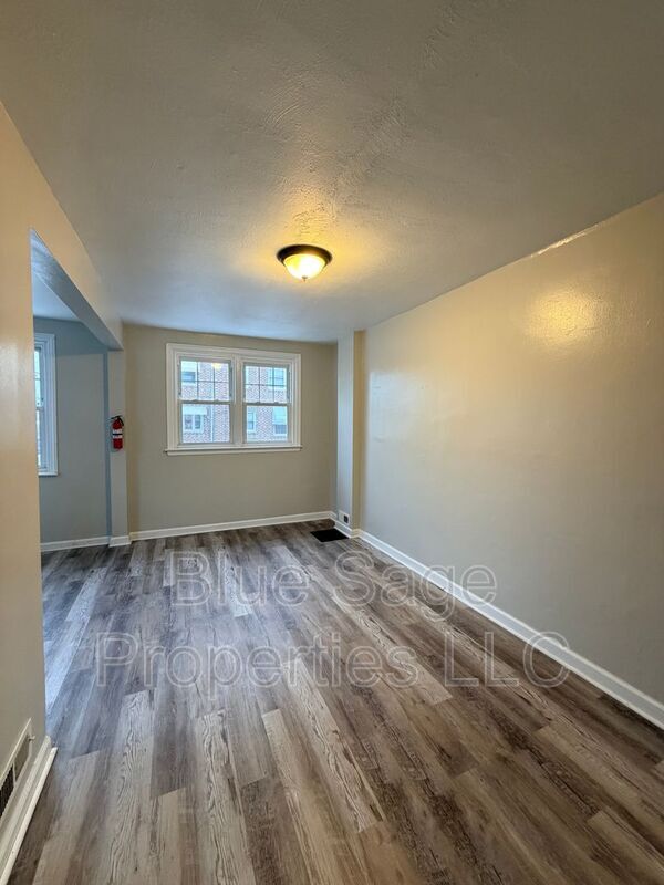 Building Photo - 15 King Ave