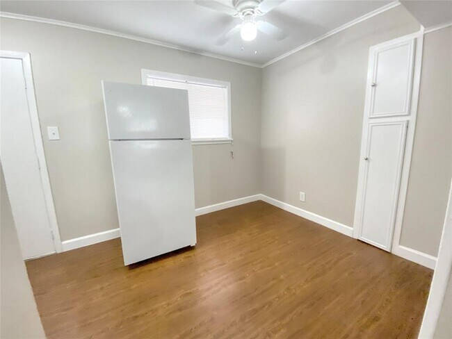 Building Photo - 1141 N Durham Dr