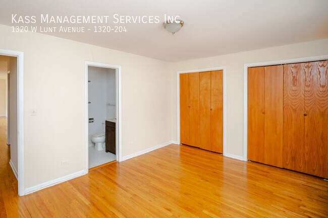 Building Photo - 1320 W Lunt Ave