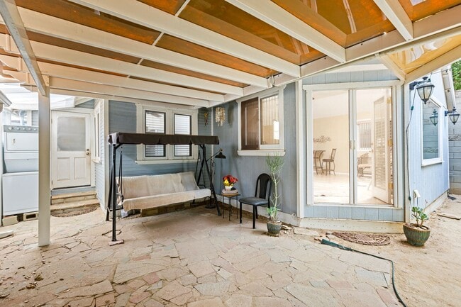 Building Photo - West Hills Home - Peaceful Semi-Rural Living