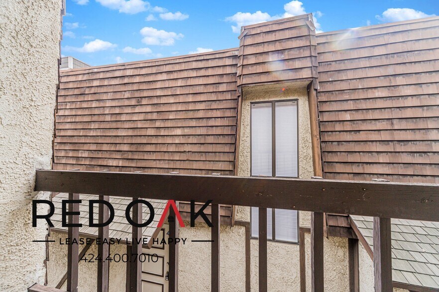Building Photo - 15050 Moorpark St