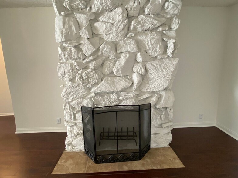 Building Photo - 10745 Hortense St
