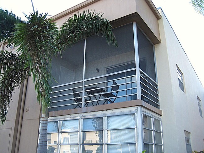 Building Photo - 512 Burgundy P