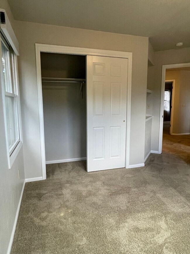 Building Photo - Beautiful Two-Story Home in Cul-de-sac