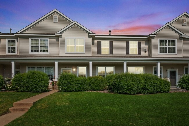 Primary Photo - Freshly Remodeled 3bd 3ba Townhome for Ren...